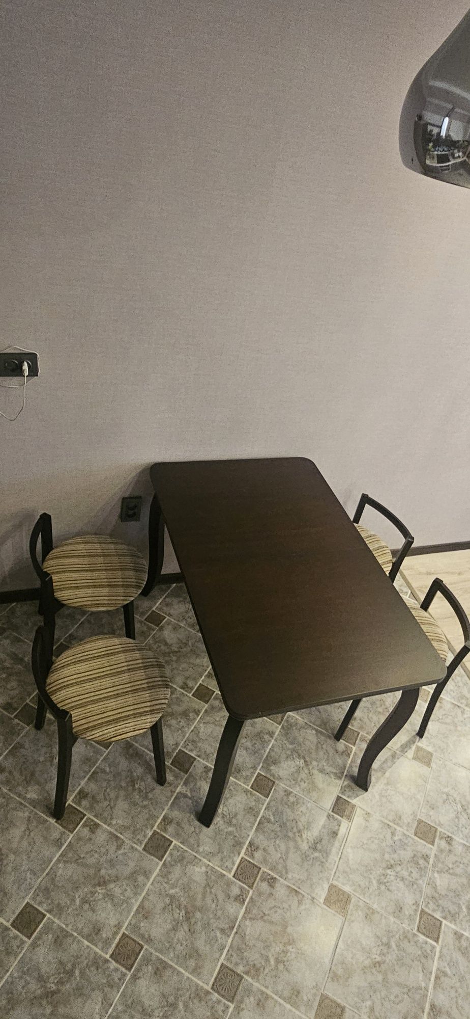 Стол и стулья дерево