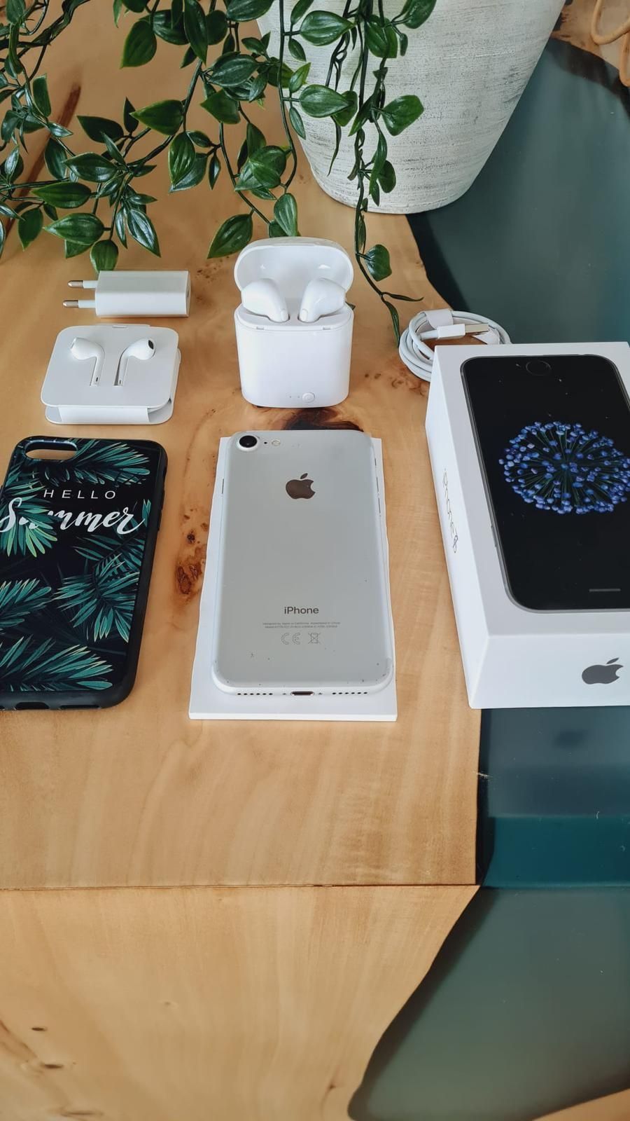 iPhone 7, silver, 32 GB, impecabil, liber de rețea, airpods +accesorii