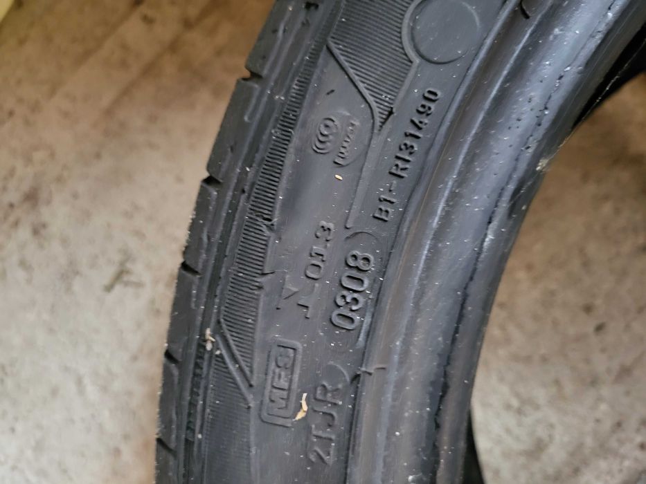 Гуми dunlop, lassa 235/45 R17 97W в добро състояние