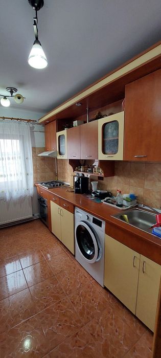 Vând apartament 2 camere zona pod Rm Sarat