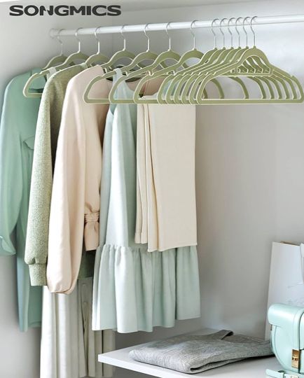 Комплект от 50 кадифени закачалки