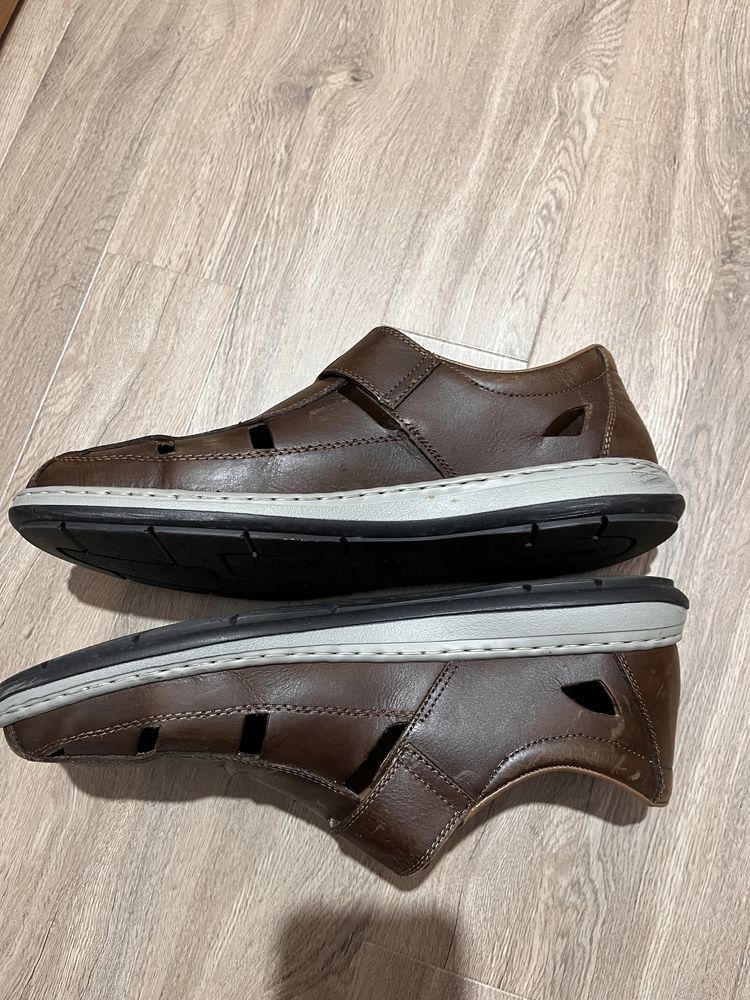 Обувки Rieker.