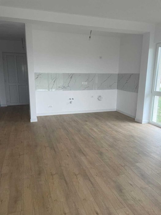 PROPRIETAR, vand casa pe parter in Petrovaselo