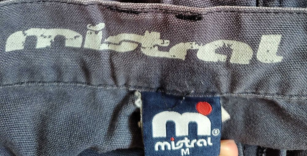 Всяко по 15 лв. Къси панталони Mistral и шапка Billabong