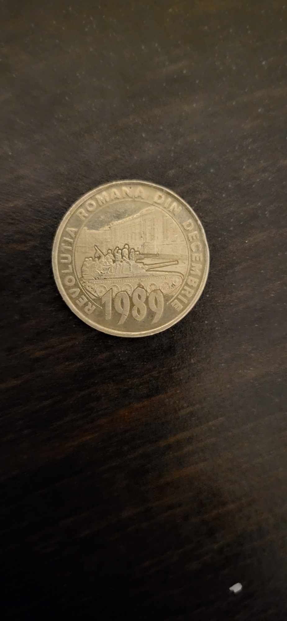 Vând moneda de la revolutie