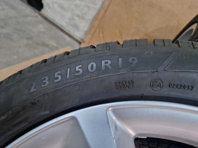 4 броя  Dunlop R19 235/50/ 
зимни гуми 
DOT4017