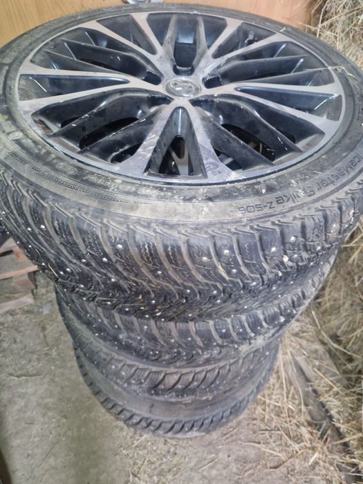 Шипованная зимняя резина с дисками 235/45 R18