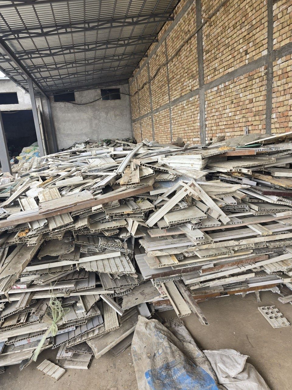 Metallom maklatura oq qogoz salafan plastik plasmas bakalashka kuproq