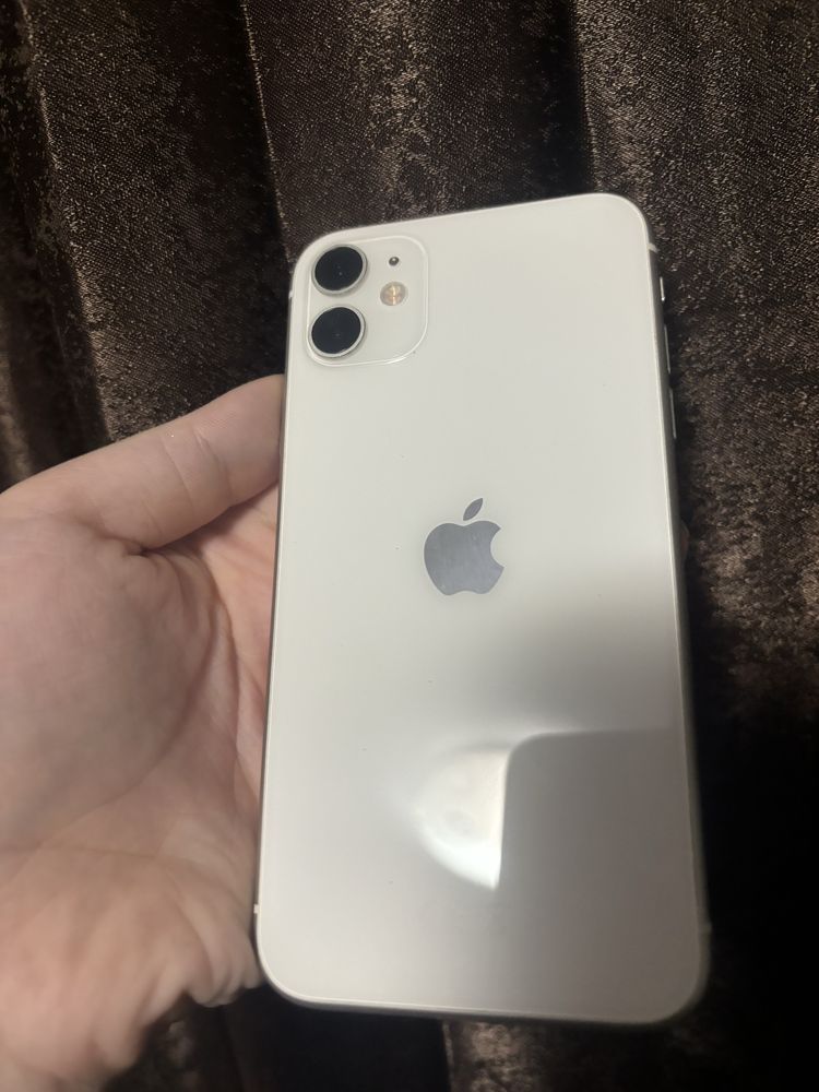 Iphone 11 64 GB 87% baterie