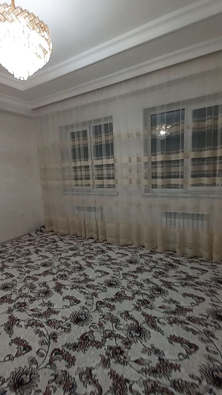 Qibray sentrda 3-xonali g'ishtli dom. Remont yangi, mebel-texnika bor