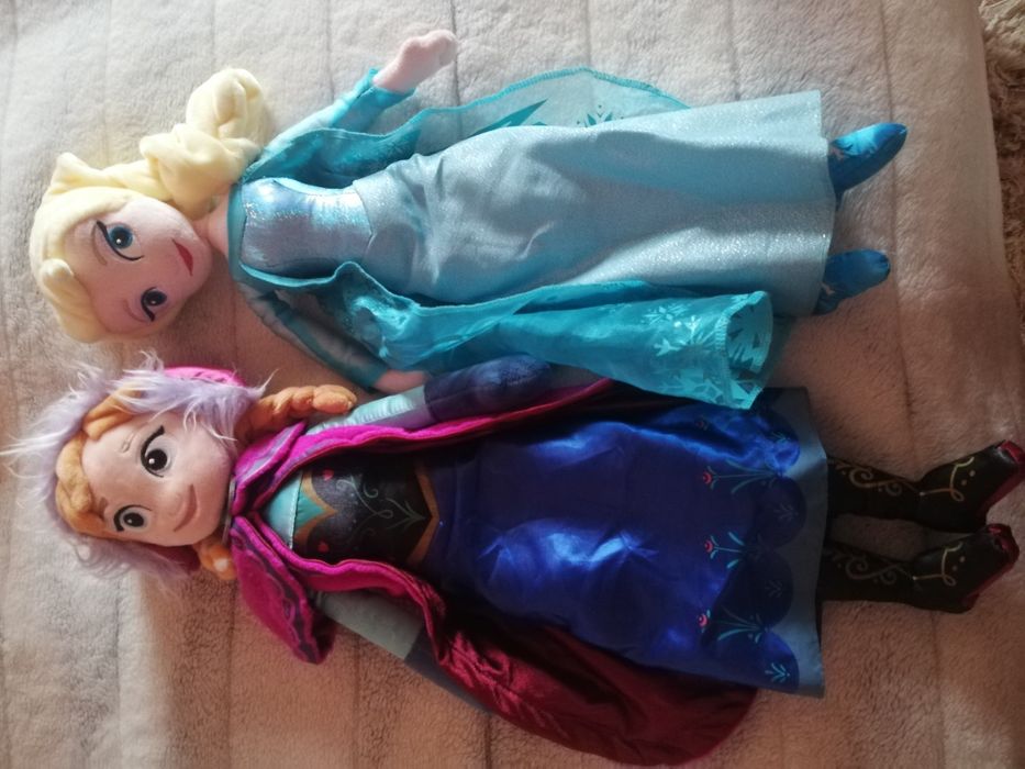 Păpușile Ana si Elssa