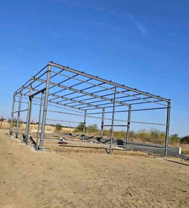 Vând structură metalică
