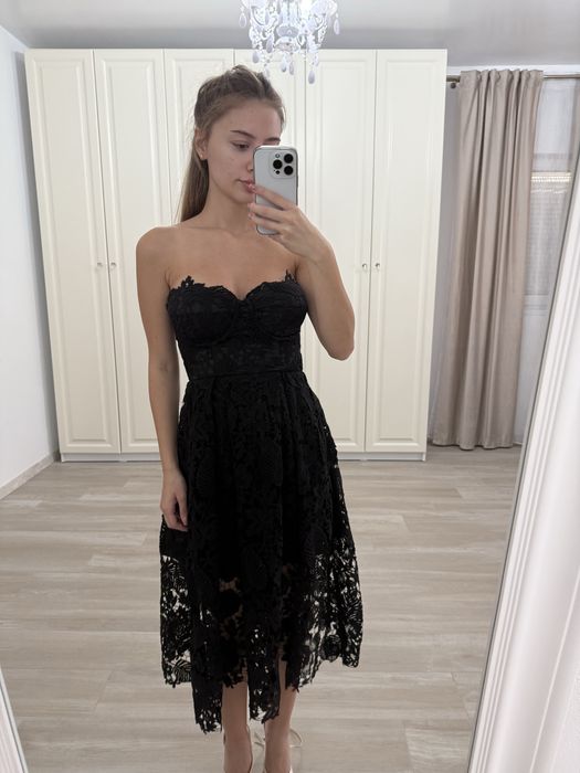 Rochie de eveniment din dantela neagra stare foarte buna