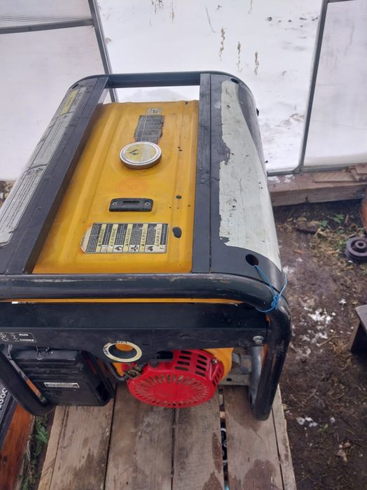 Продам бензогенератор