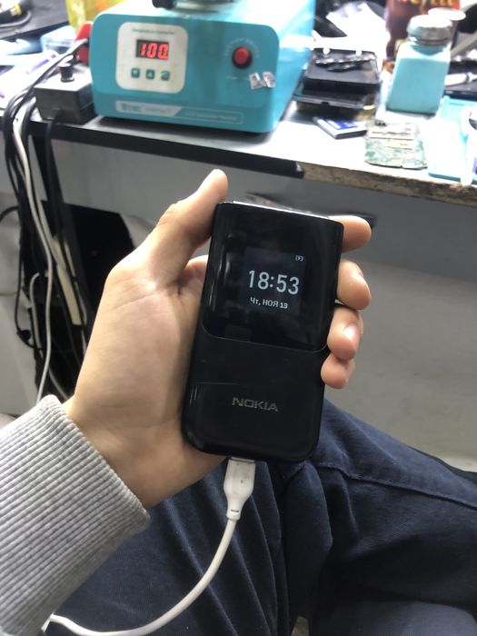 Nokia flip 2720 sotiladi