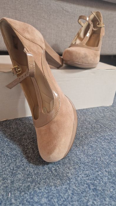 Обувки Clarks, номер 39.