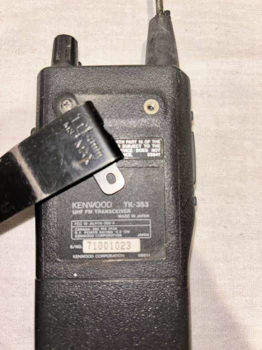 Stație emisie-recepție Kenwood TK-353 + încărcător Kenwood KSC-14