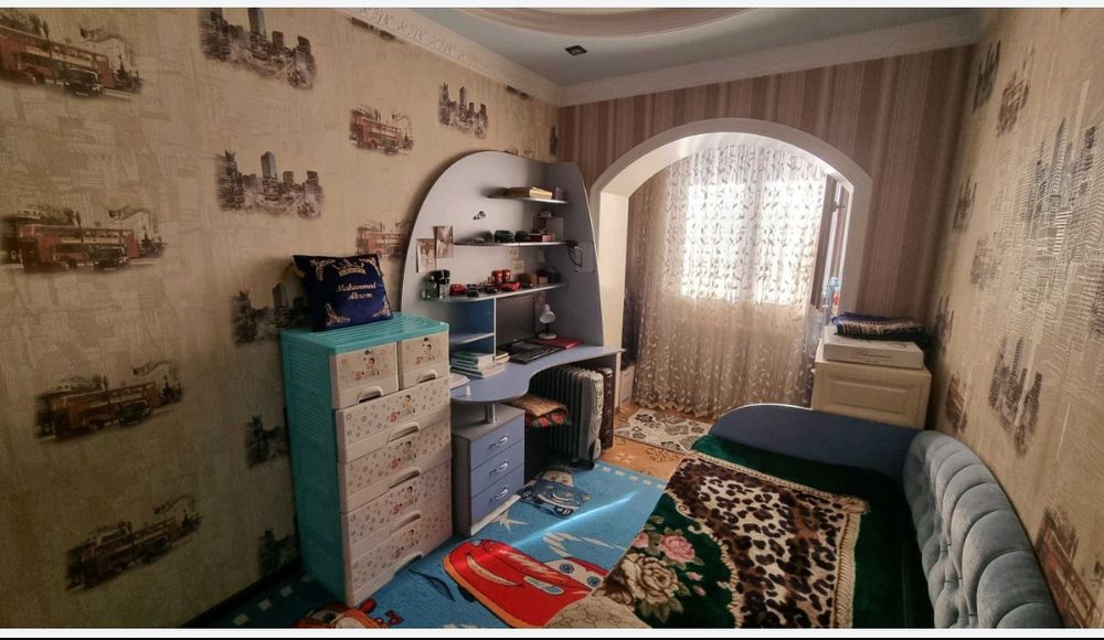 Юунусобод 18 квартал 4/4/4 уй сотилади 77 серия