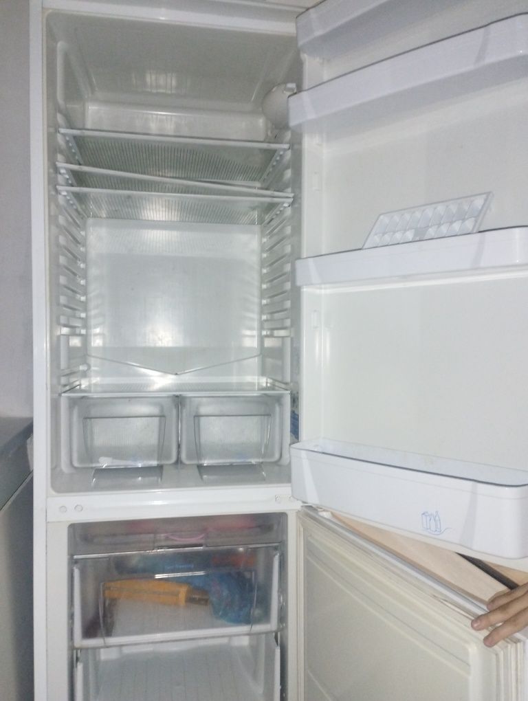 Продам холодильник марки Indesit