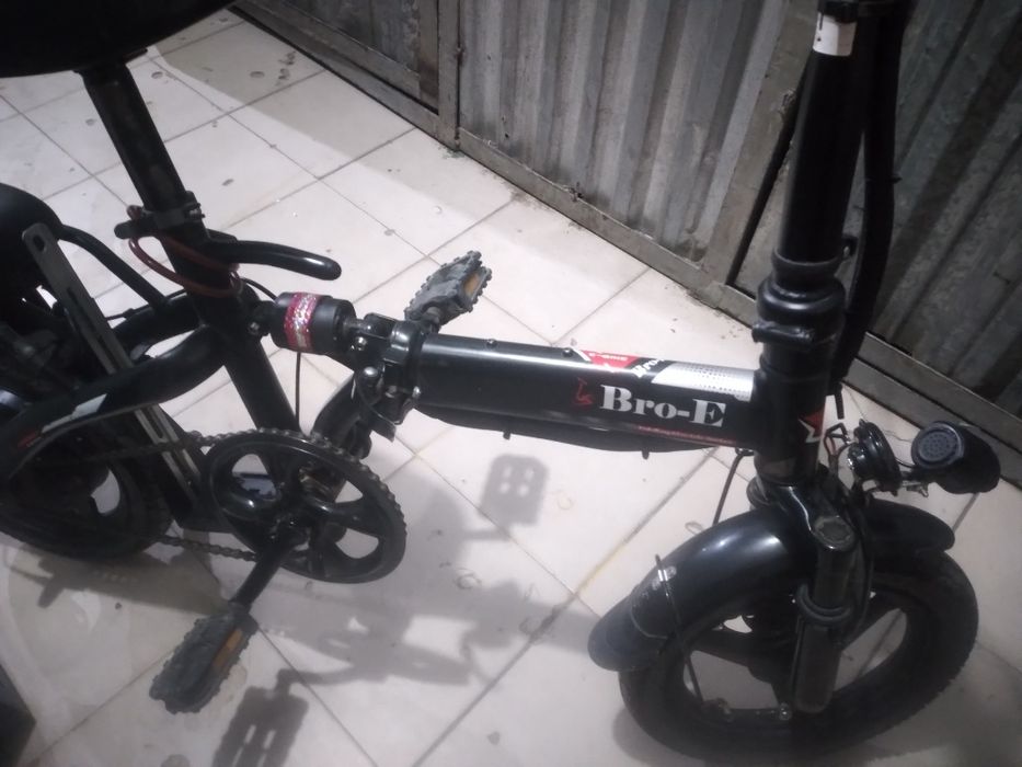 Здравствуйте продам электронный велосипед имя бройер