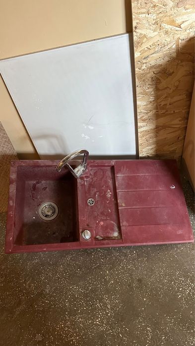 Donez o chiuveta fara baterie si 4 fotolii ca in poza ,