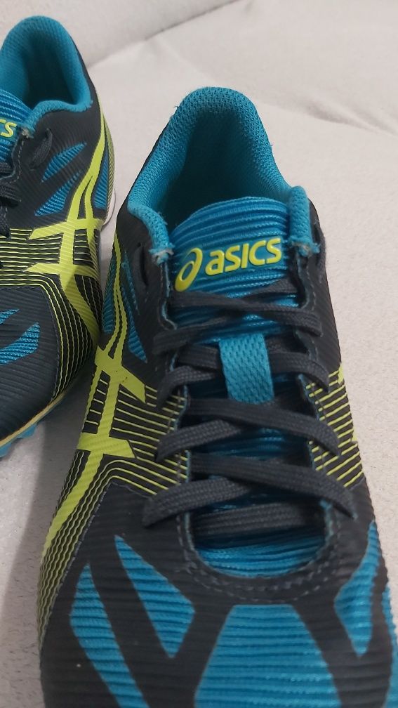 Шпайкове за лека атлетика Asics