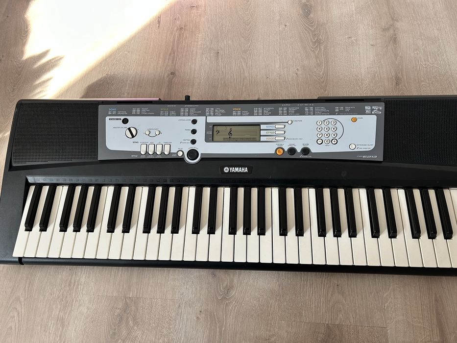 Claviatura Yamaha PSR E 213