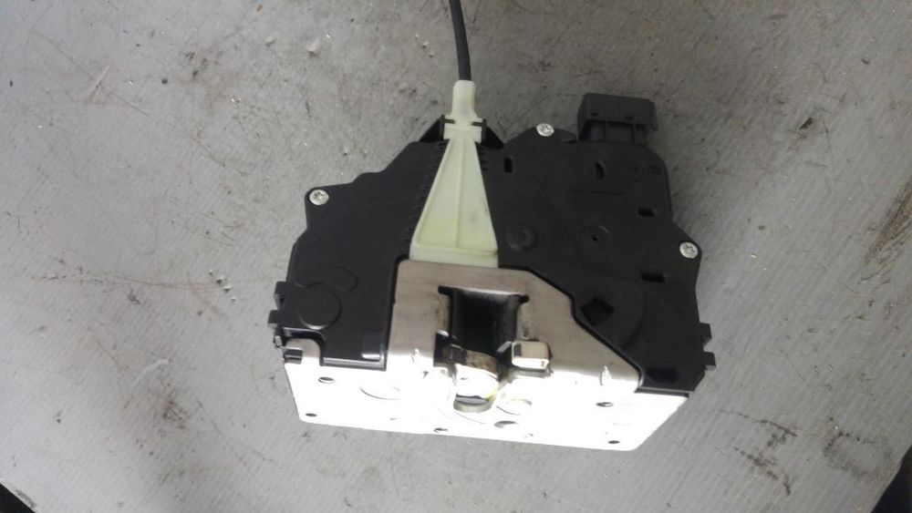 broasca iala dreapta fata opel corsa e 13431840