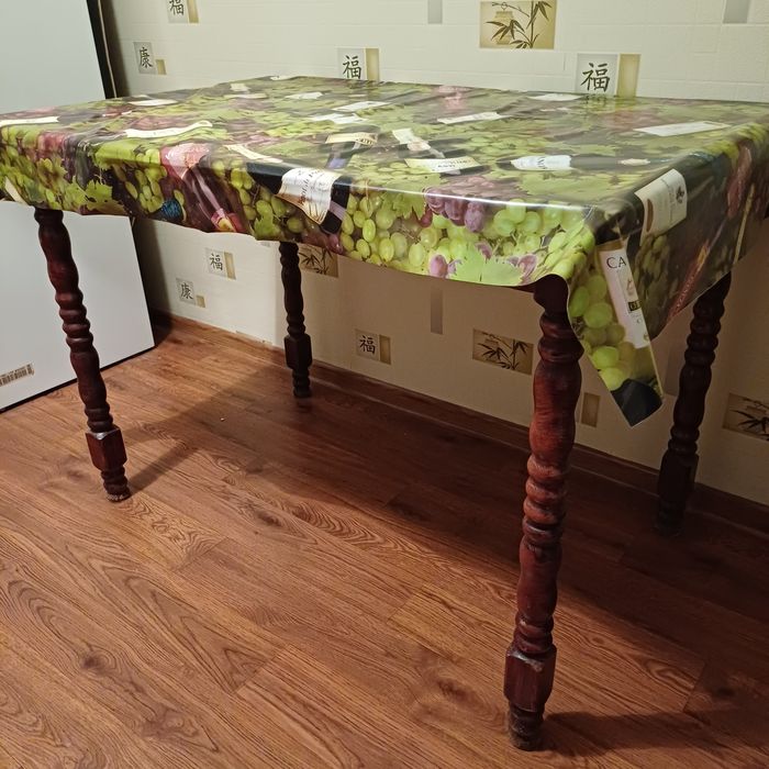 Мебель для кухни ( стол + 4 стула )