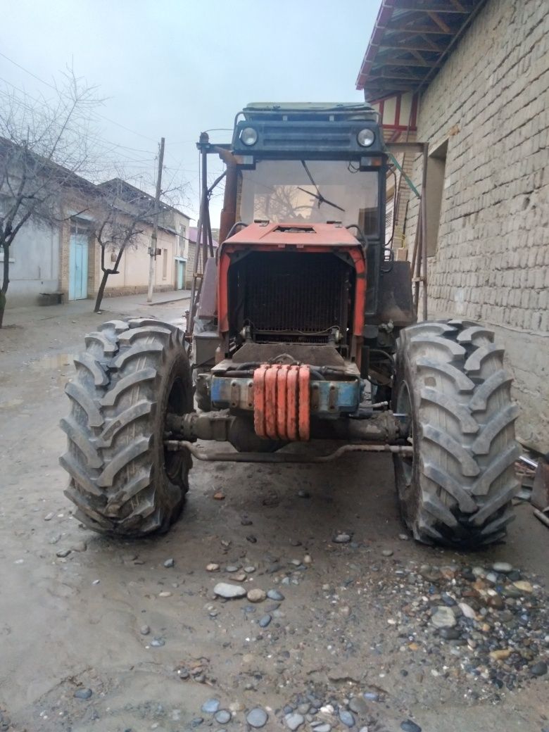 TRAKTOR BIZON 4x4 sotiladi