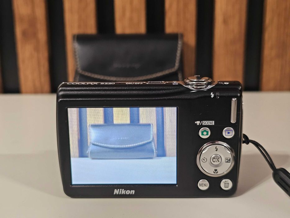 Aparat foto digital compact Nikon Coolpix S220 10MP 3x Zoom