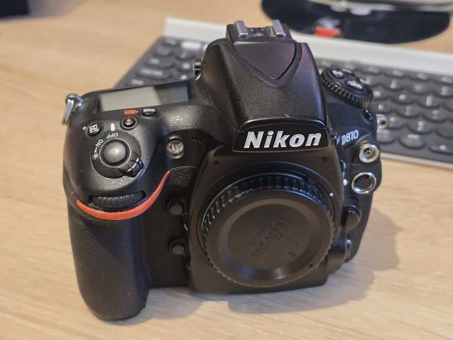 Nikon D810 + 2 acumulatori + 2x64Gb  card SD+Cf