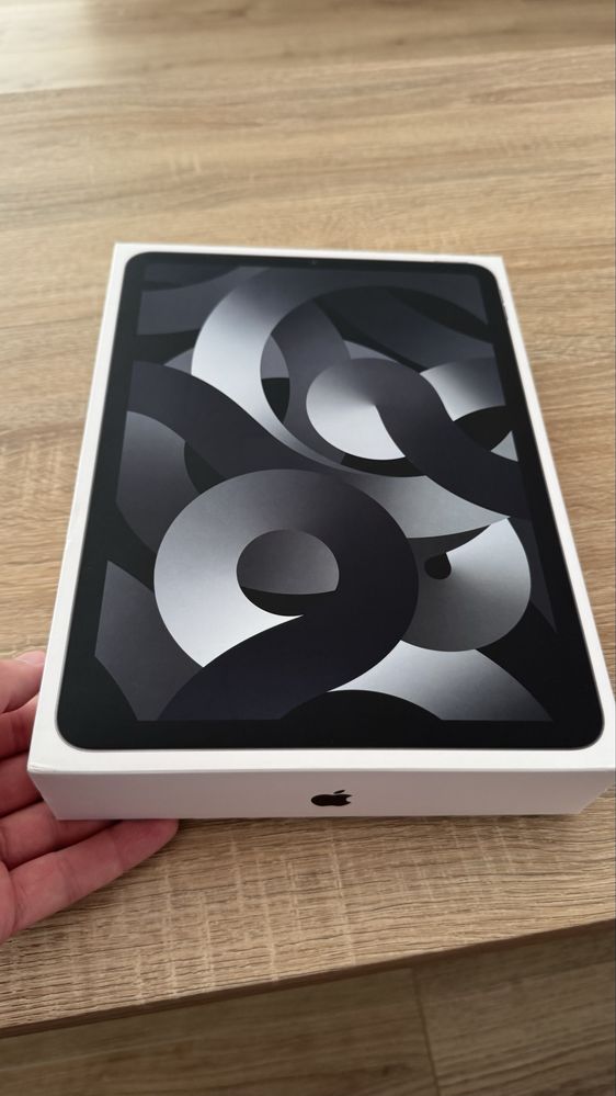 Продавам iPad Air 5th Gen WiFi 64GB+ Apple pencil 2nd gen
