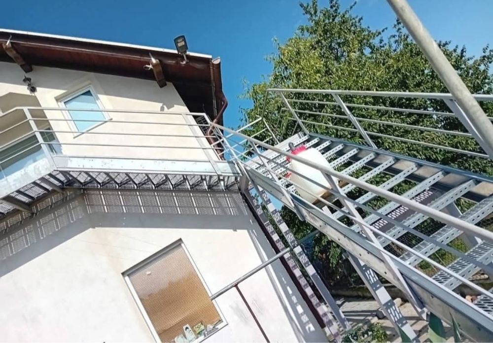 Scări metalice zincate