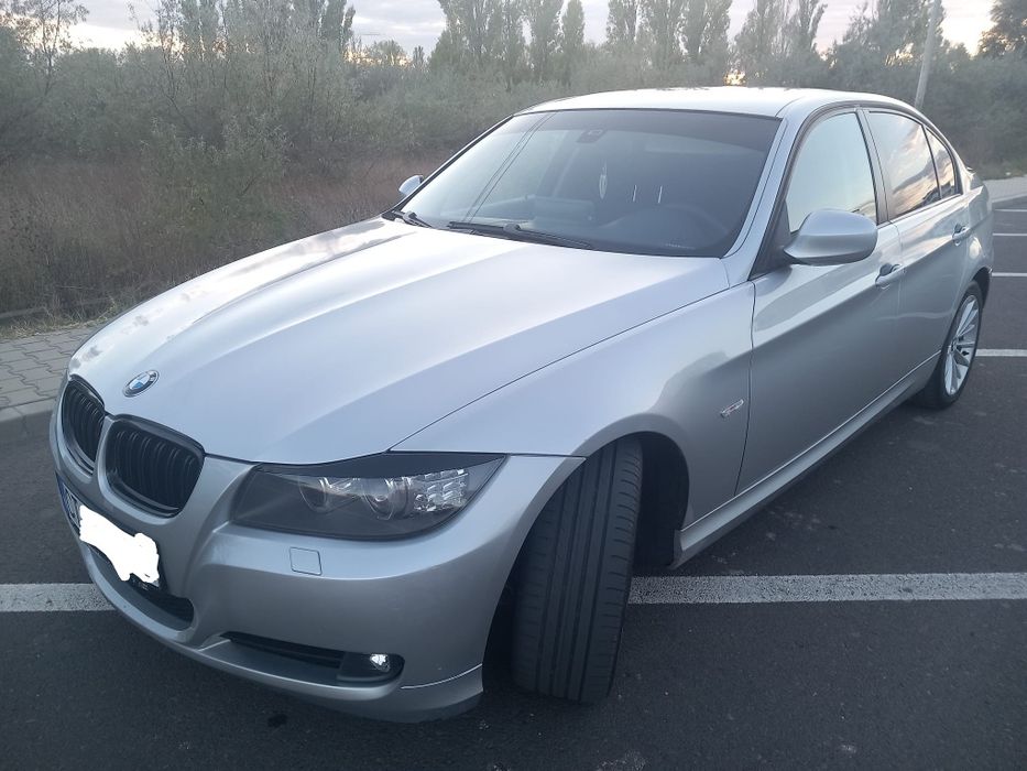 BMW 318i // benzina // 2010