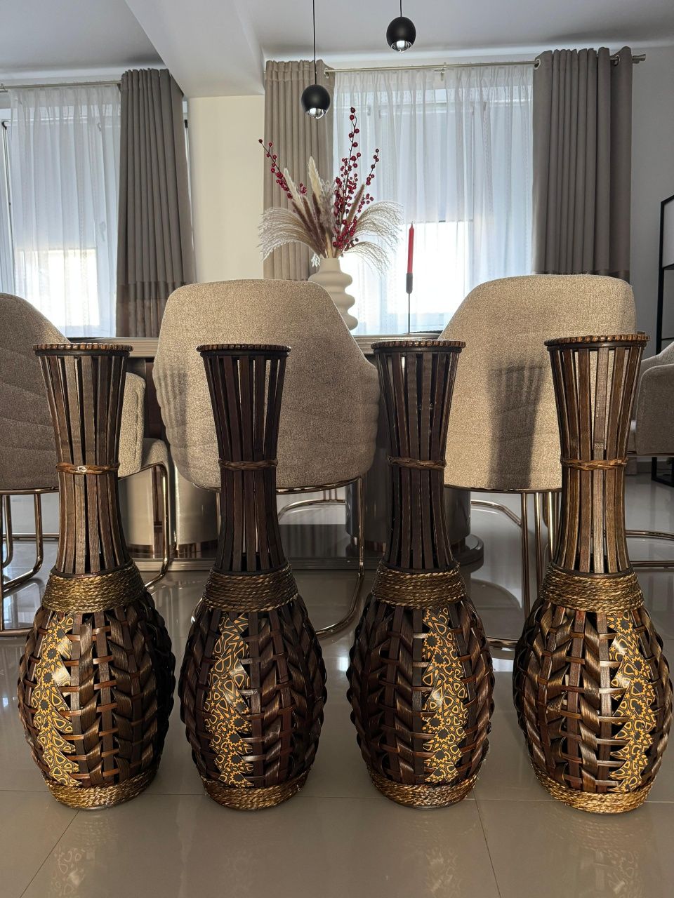 Vând 4 vaze decorative bambus 70 cm.