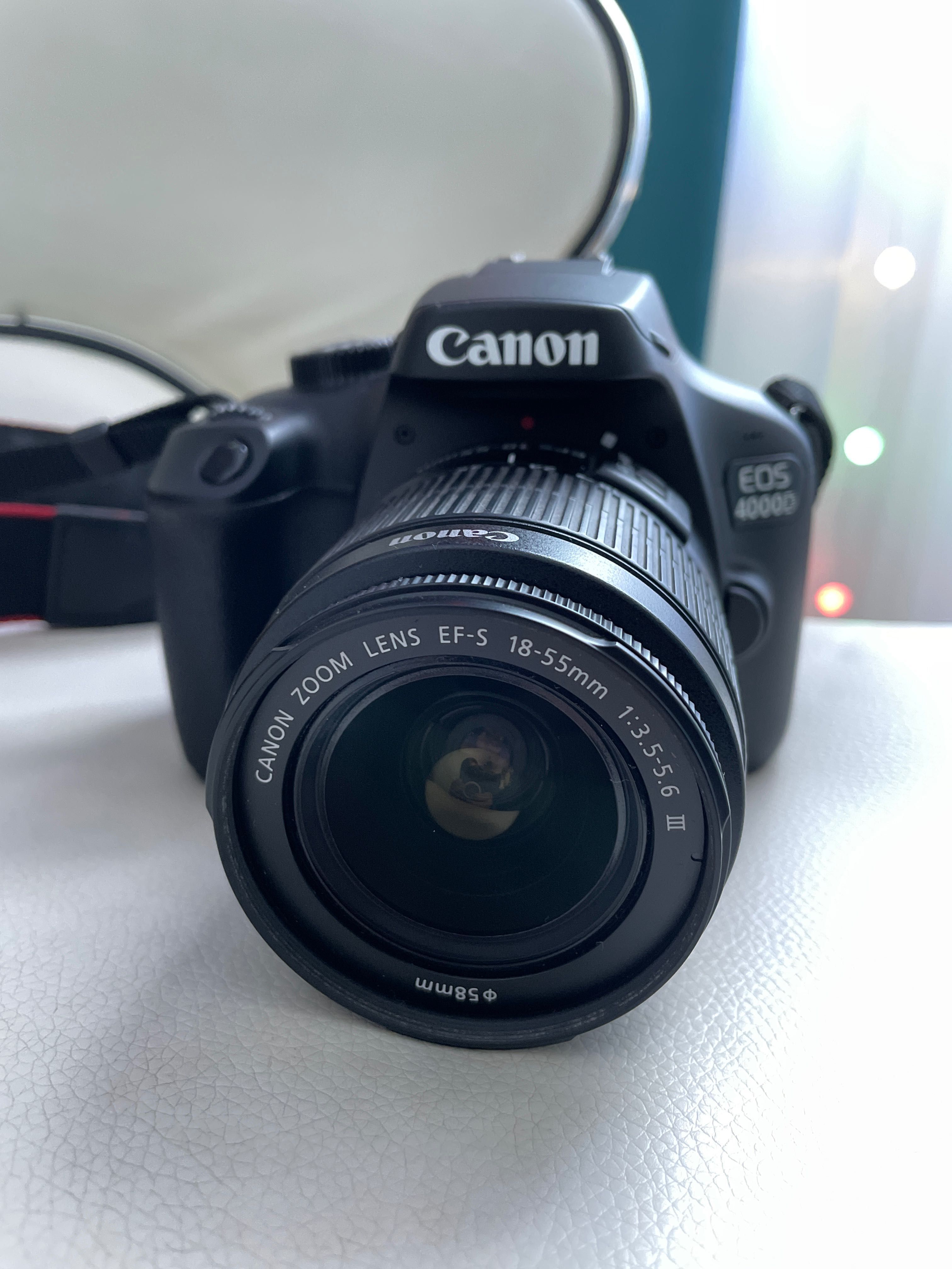 Canon EOS 4000D + Obiectiv 18-55 mm + Trepied