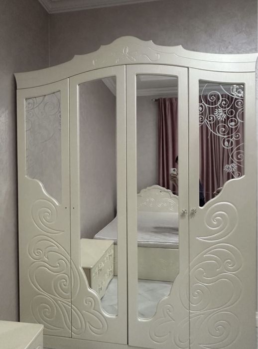 Классикалық өрнектен жасалған шкаф