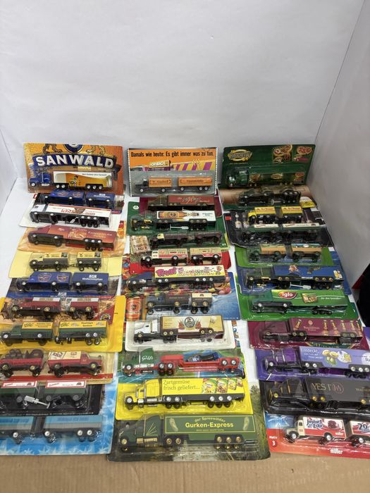 Lot 400 bucăți camioane tir machete 1:87 HO diverse modele și culori