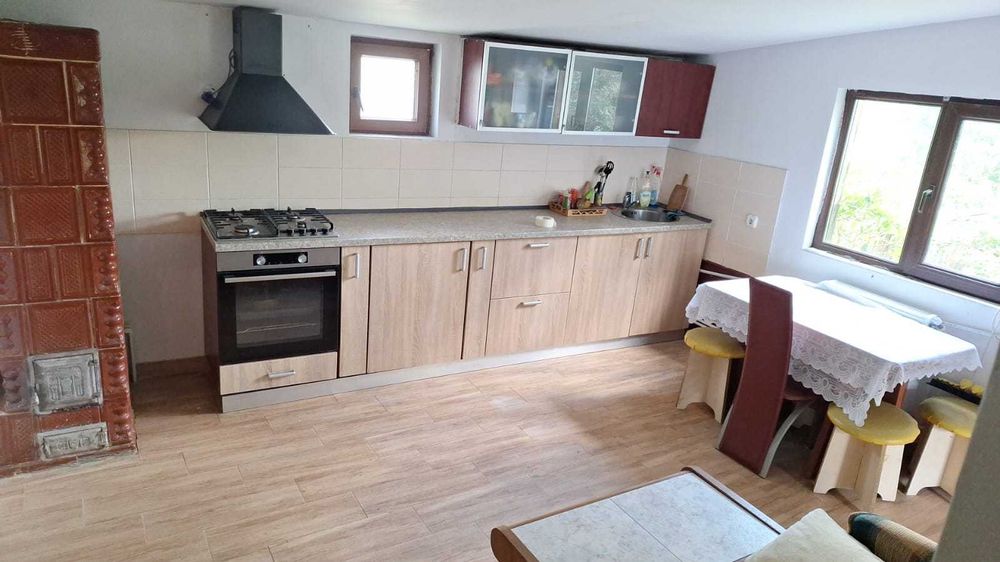 Inchiriez casa de lemn