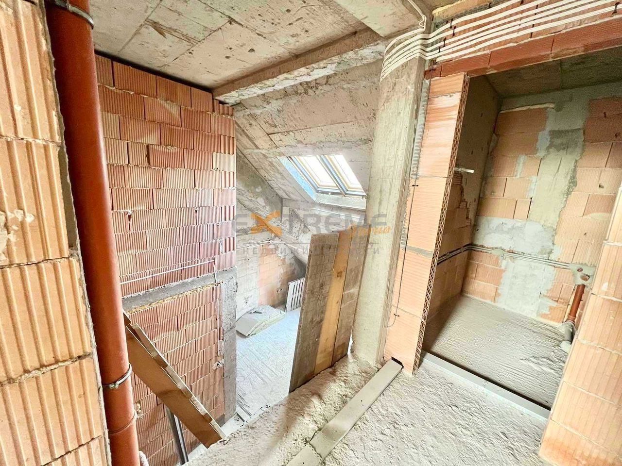 Продава се Тристаен апартамент в Варна, Погреби - 124 кв.м за 1500 €/кв.м - Снимка #3