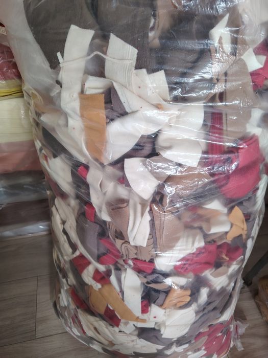 Материал бичувдан чиққан қийқимлар хар хил рангли