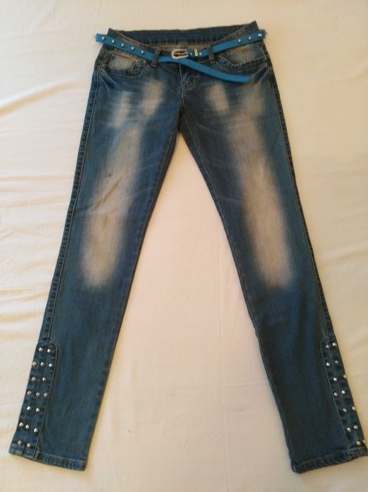 Продавам дамски дънки