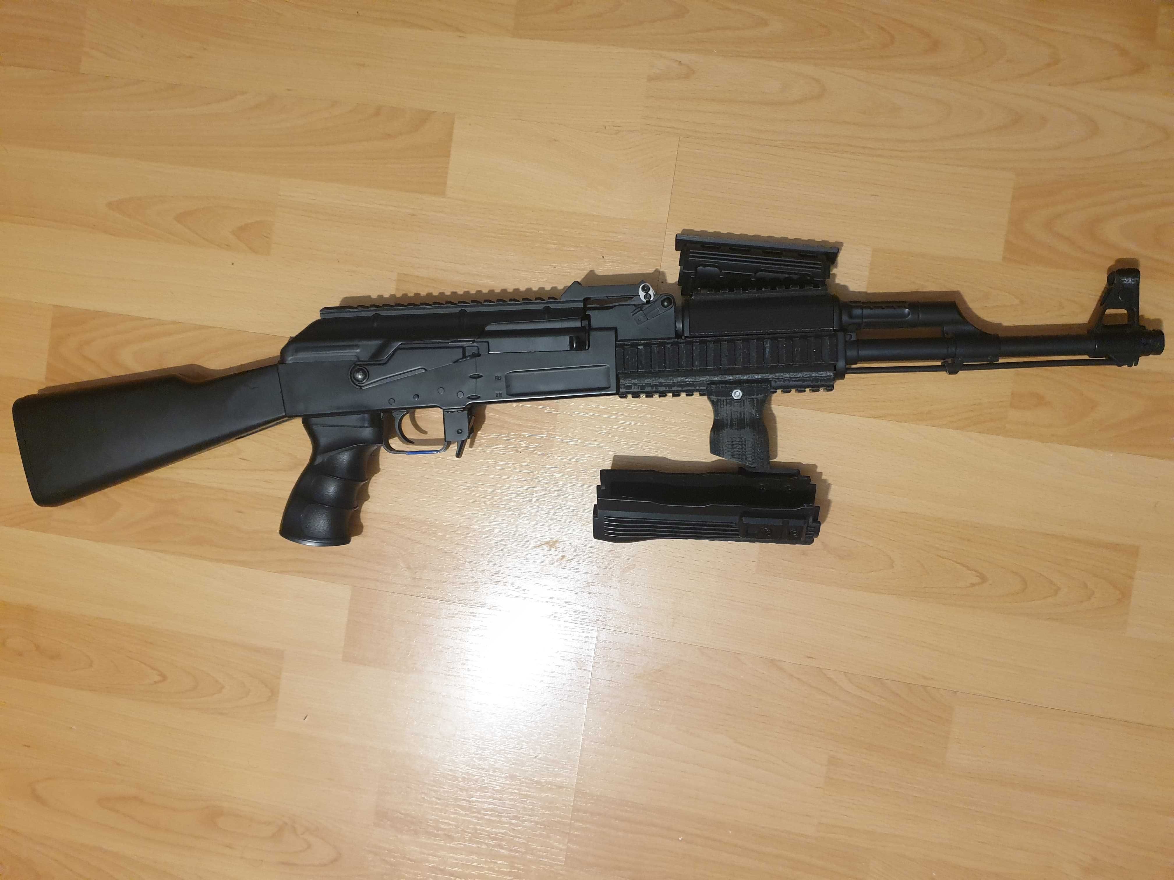 Replica airsoft AK-47 cybergun