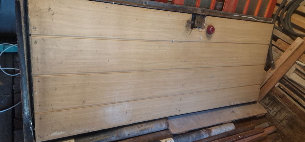 Продам двери металические