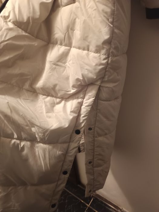 Vand geaca ,crem marimea 42 ,superba
