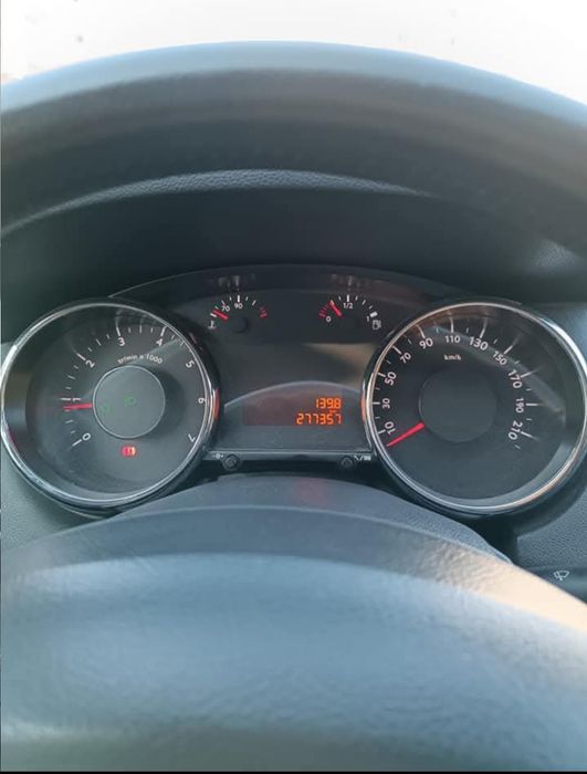 Peugeot 5008 2010 benzina și gpl