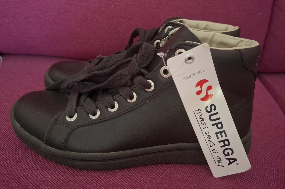 Чисто нови кожени кецове Superga, 35 номер