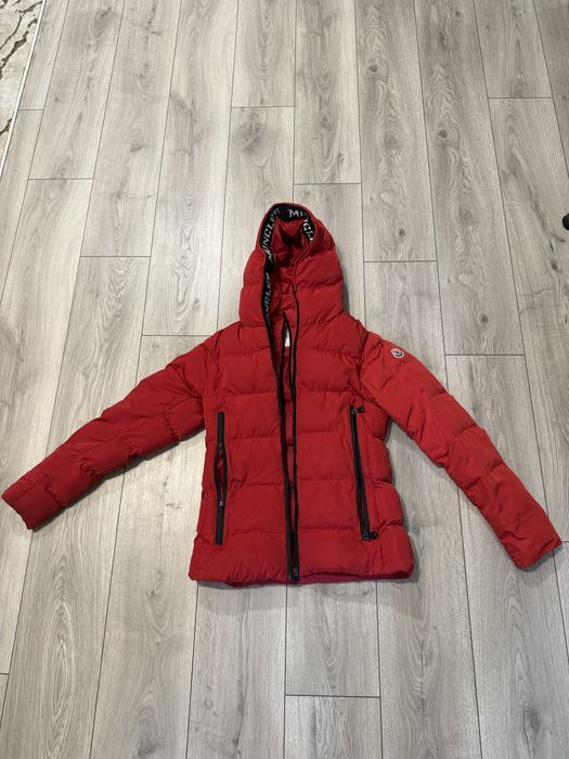 Geaca Moncler cu puf