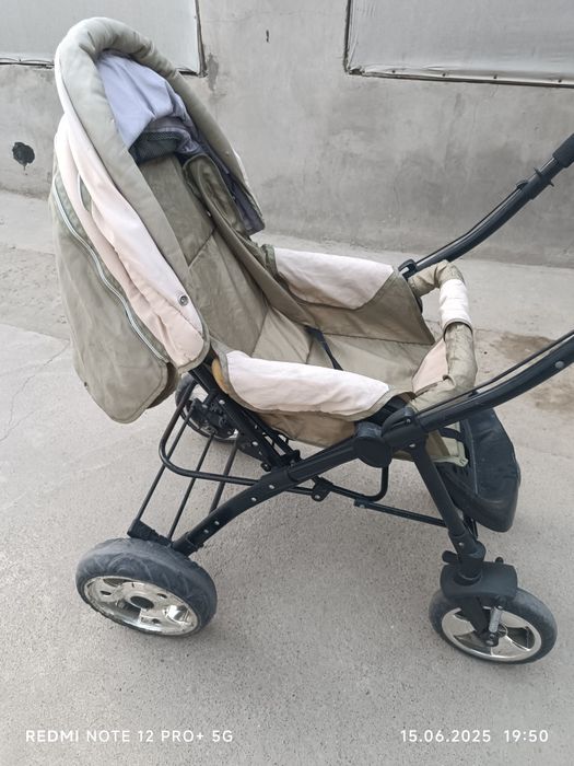 Продам коляску в хорошем состоянии пользовались аккуратно!